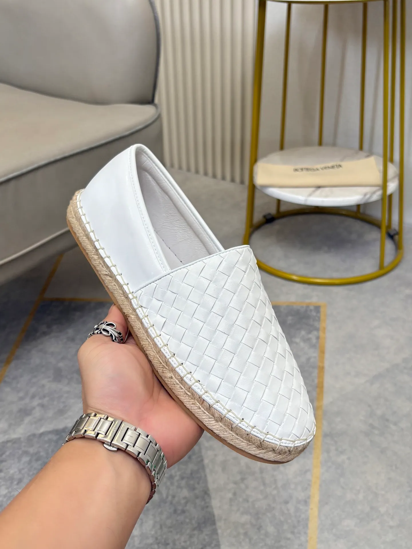 P420. BV men's casual shoes, handsome and versatile low-top shoes, woven cowhide upper, pigskin lining for the feet, 🌺🌺perfect shoe last, 🌲🌲 fashionable and handsome, comfortable on the feet, 🚗🚗wear-resistant and non-slip rubber outsole. Code number: 38-44. 45 is custom-made and cannot be returned or exchanged